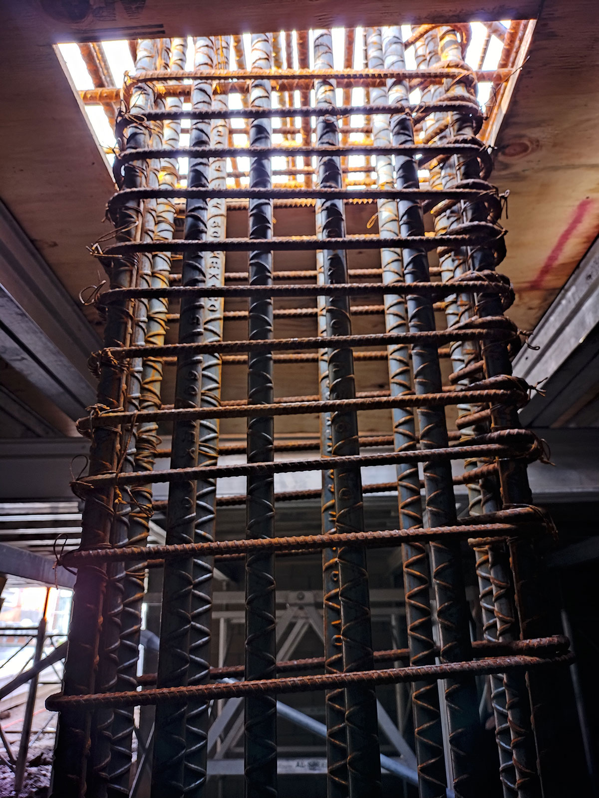 Reinforcing steel bars installation for a foundation